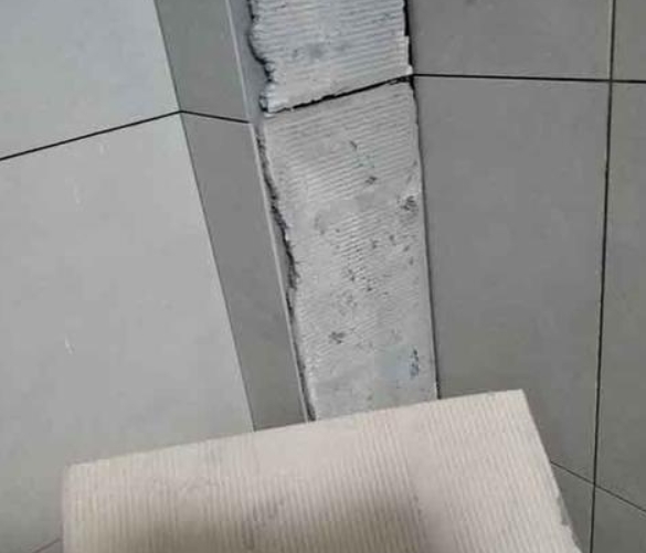 莱阳瓷砖空鼓维修公司分享下厨房瓷砖脱落的补救措施。